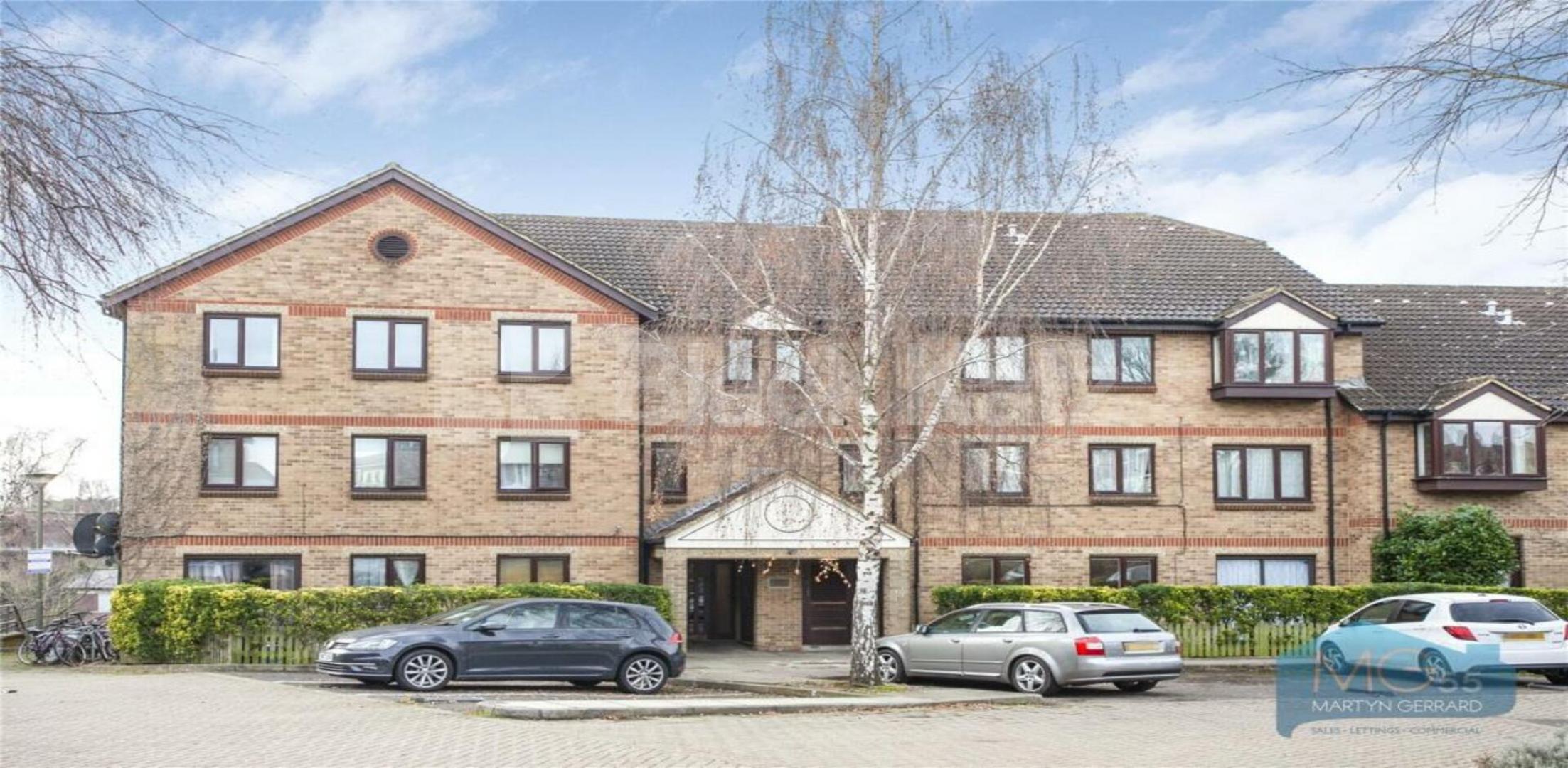 			NEW INSTRUCTION!, 2 Bedroom, 1 bath, 1 reception Flat			 Deanery Close, EAST FINCHLEY  